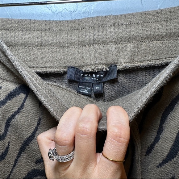 Twenty Montreal Bali Tiger Hyper Reality Knit Joggers Size‎ XS - Picture 6 of 7